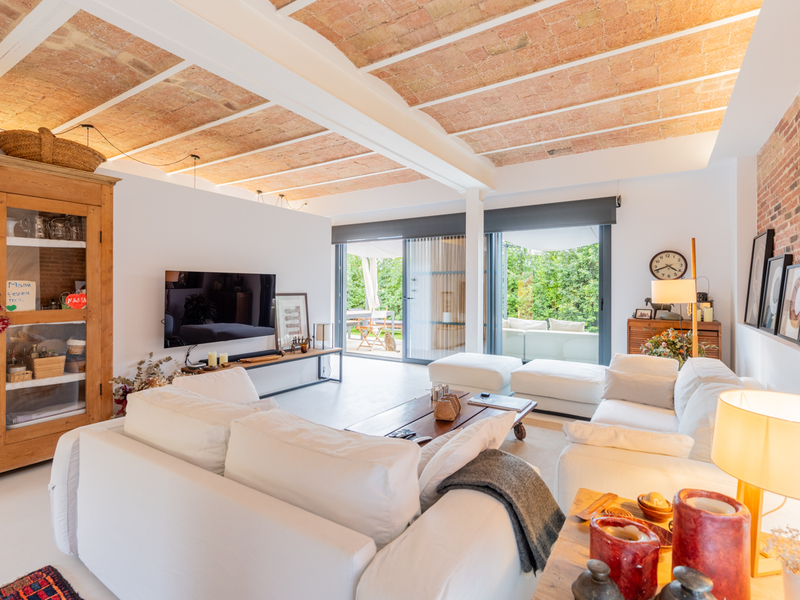 Impresionante casa de obra nueva con jard├¡n y piscina