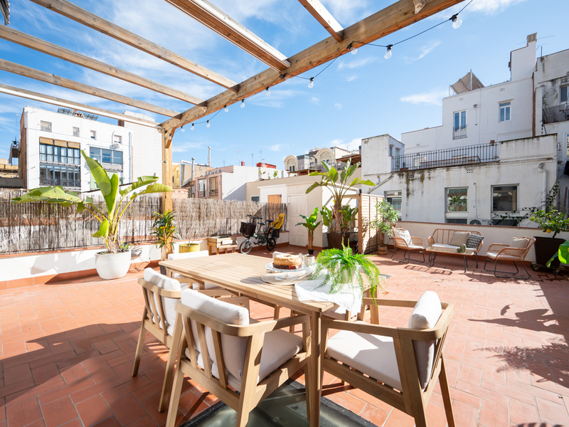 Incre├¡ble piso reformado con elementos originales y gran terraza en Gracia