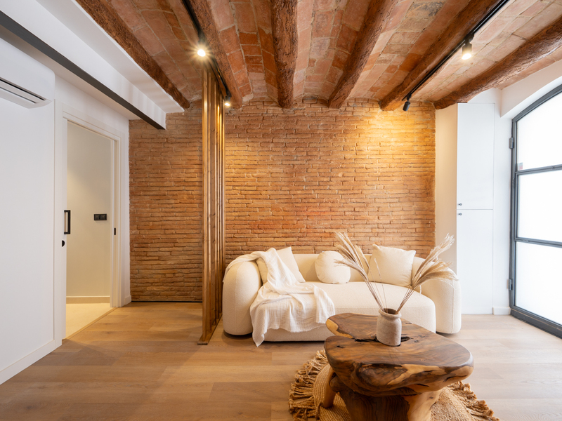 D├║plex reformado con elementos originales en edificio con terraza y piscina — foto 6